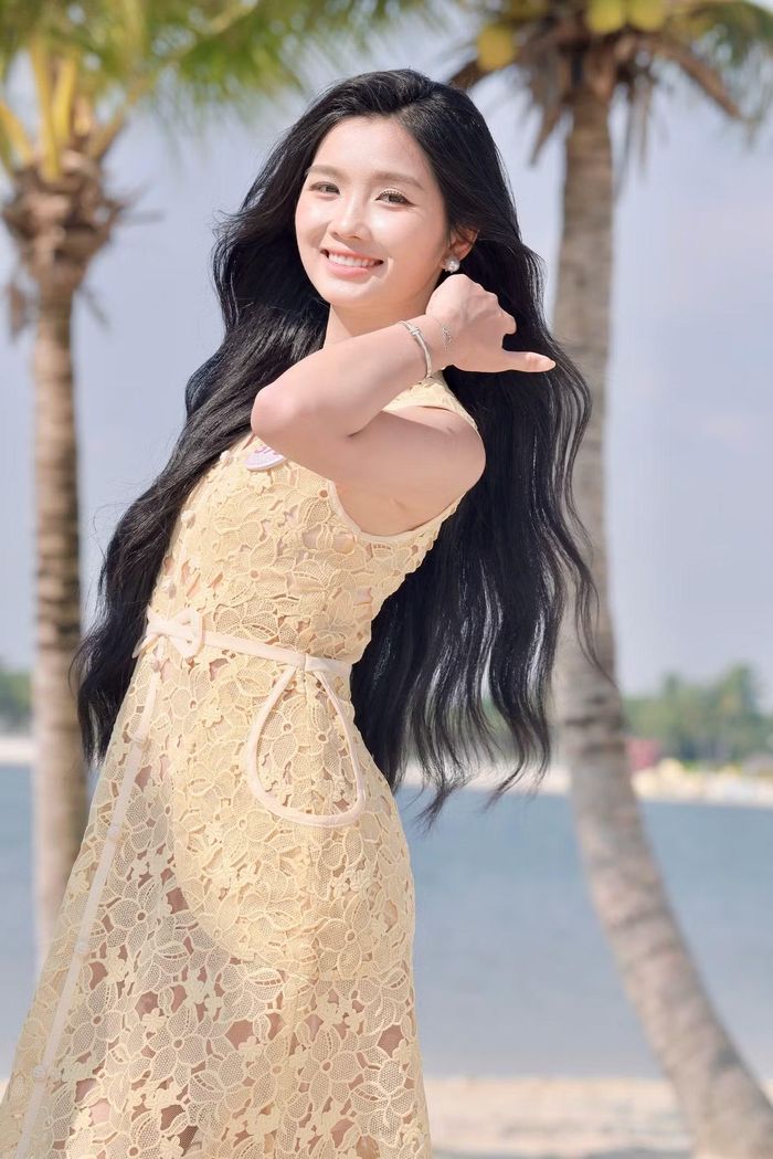  Vũ Hồng Hạnh vẫn bất ngờ khi nhớ lại khoảnh khắc được công bố là Thí sinh được yêu thích nhất, đồng thời là người đầu tiên được gọi tên vào Top 25 Hoa hậu Việt Nam 2026. Từ hồi hộp chờ kết quả đến vỡ òa khi nghe tên mình, cô biết ơn tình cảm và sự ủng hộ của khán giả. 