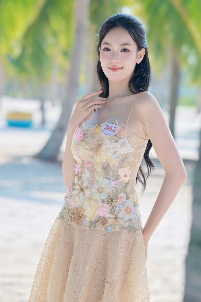 Nguyễn Yến Trang hào hứng với mọi thử thách của chương trình. Theo học chuyên ngành Sư phạm tiểu học, Yến Trang cho biết cô có nhiều fan hâm mộ nhí, lượt theo dõi tăng lên đáng kể sau đêm Chung khảo.