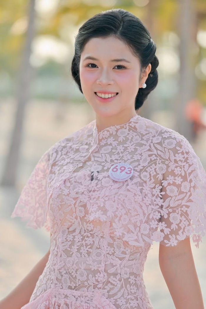 Phạm Vân Hà (ảnh trái) và Hoàng Thị Hà Phương là hai cô gái đến từ Hải Phòng. Vân Hà là thí sinh 18 tuổi duy nhất ở vòng Chung kết Hoa hậu Việt Nam 2026. Trong khi, Hà Phương thể hiện sự bản lĩnh, tự tin của nữ sinh đã tốt nghiệp ngành Tài chính tiên tiến, Đại học Kinh tế Quốc dân