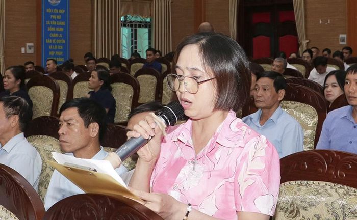 Đại biểu bày tỏ ý kiến tại buổi đối thoại. Ảnh: BHY.
