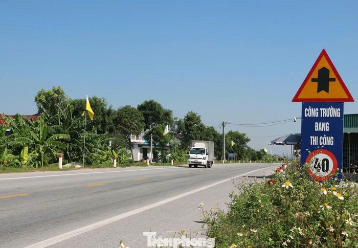 Rà soát, tháo dỡ các biển không còn phù hợp.
