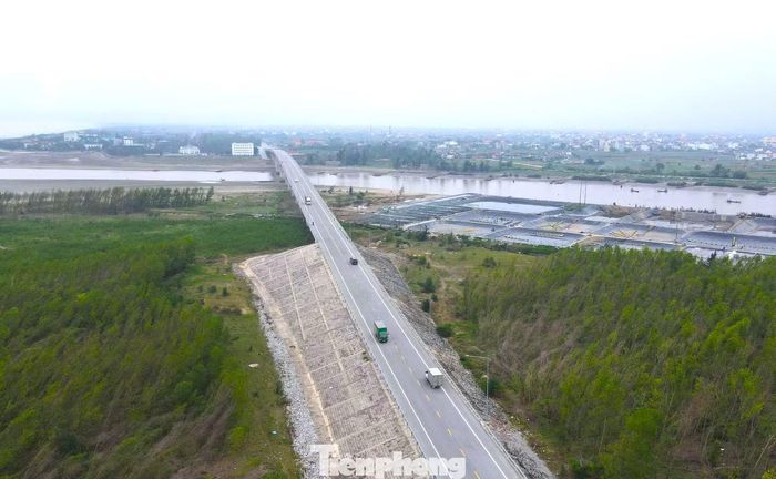 Đường ven biên qua tỉnh Nghệ An dài khoảng 60km với mức đầu tư gần 5.000 tỷ đồng.
