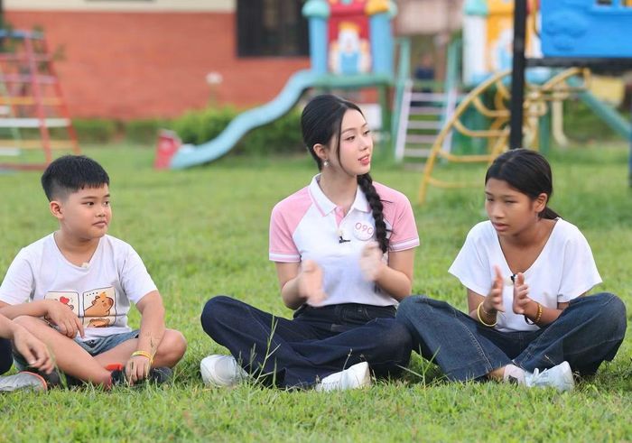 Bên cạnh các hoạt động trải nghiệm văn hóa, Khánh Vi và 52 thí sinh được tham dự nhiều hoạt động tri ân, từ thiện ý nghĩa tại Lai Châu, Tuyên Quang và TP Hải Phòng. Tại TP Hải Phòng, Khánh Vi và Top 25 thí sinh tham dự buổi giao lưu văn nghệ với những đứa trẻ có hoàn cảnh đặc biệt tại Làng trẻ em SOS. Trước đó, thí sinh cũng có cơ hội trao tặng khu vui chơi cho trẻ em vùng cao Lai Châu, tổ chức Trung thu cho trẻ em Tuyên Quang, Vân Đồn (Quảng Ninh).