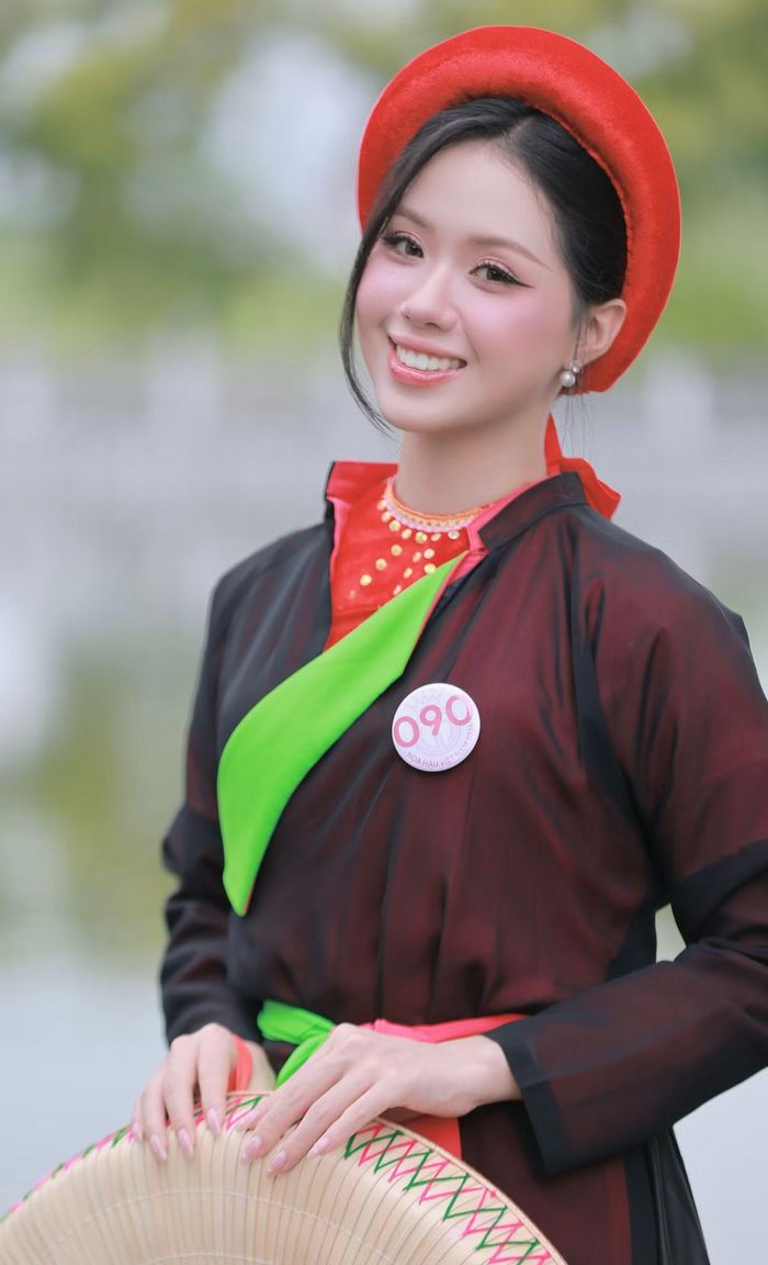 Tại Bắc Ninh, cô được mặc thử áo tứ thân, đội nón quai thao của các liền chị. Cô cùng các thí sinh còn được học cách chít khăn mỏ quạ, hát quan họ. Với Khánh Vi đây là những trải nghiệm ấn tượng, giúp cô hiểu và yêu hơn về văn hóa truyền thống.