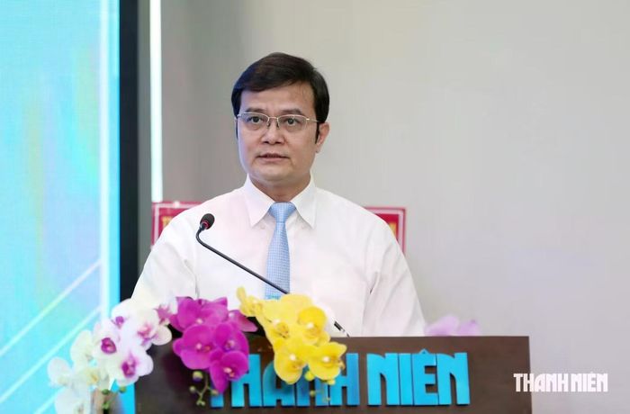 Bí thư thứ nhất Trung ương Đoàn Bùi Quang Huy phát biểu giao nhiệm vụ cho Tổng Biên tập Báo Thanh Niên Nguyễn Ngọc Toàn. Ảnh: Ngọc Dương