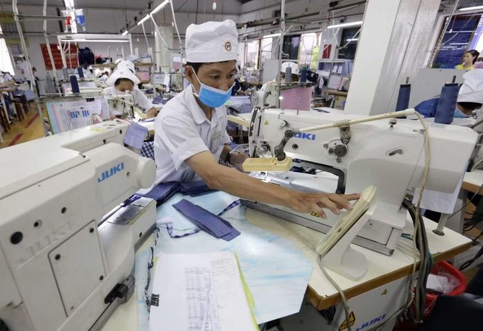 Vốn rẻ cho doanh nghiệp sản xuất là điều kiện cần nhưng chưa đủ (ảnh: VQ).
