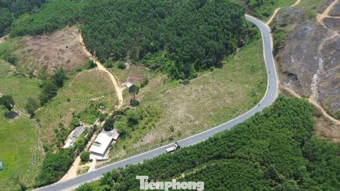 Theo Sở Xây dựng TP. Huế, trên Quốc lộ 49 có 71 đoạn đường cong bán kính nhỏ, khuất tầm nhìn, cần xử lý nhằm bảo đảm an toàn giao thông.