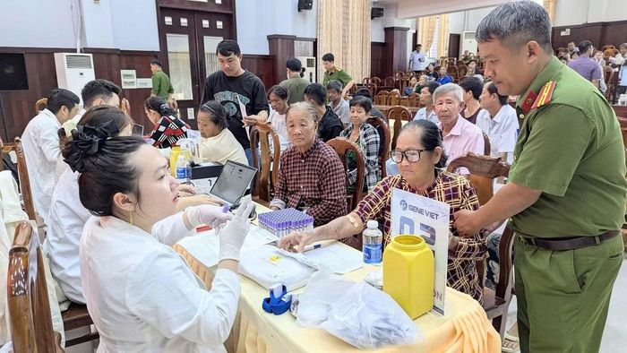 Hoạt động thu nhận mẫu ADN góp phần đẩy nhanh tiến độ xác định danh tính hài cốt liệt sĩ còn thiếu thông tin.