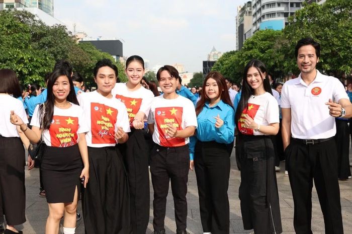 Nghệ sĩ kết nối, vui cùng đoàn viên thanh niên TPHCM.
