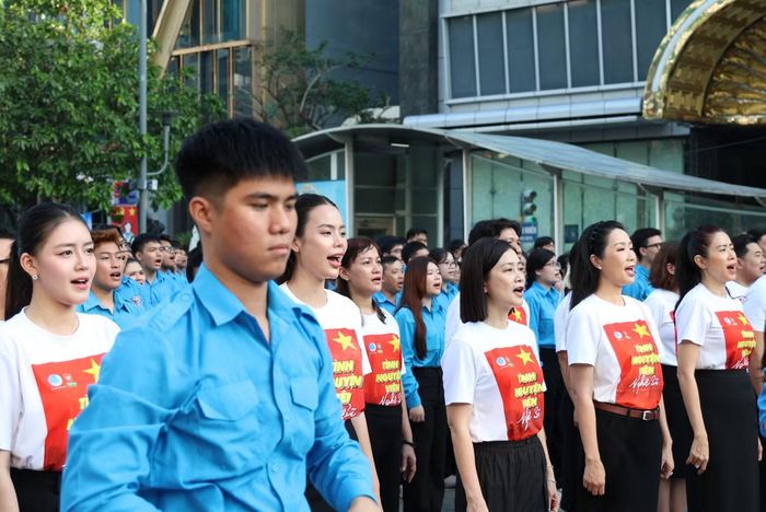 Hòa trong không khí sôi động, tươi trẻ cùng người trẻ, NSƯT Tuyết Thu nhìn nhận hoạt động giúp chị thêm vui vẻ, đong đầy năng lượng.