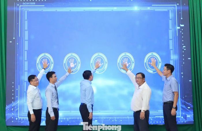 Sáng 17/10, Ủy ban nhân dân và Ủy ban Mặt trận Tổ quốc Việt Nam xã An Thới Đông, TPHCM phối hợp tổ chức Ngày hội Chuyển đổi số lần thứ 2 - năm 2026