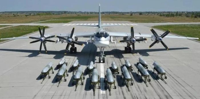 Kho vũ khí của máy bay ném bom Tu-95. Ảnh: Bộ Quốc phòng Nga