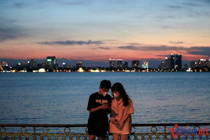 Nhiều người ưa thích không gian thoáng đãng ở Hồ Tây