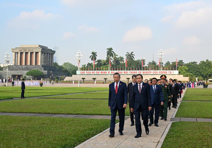 Lãnh đạo Đảng, Nhà nước và đại biểu Quốc hội về Nhà Quốc hội, chuẩn bị cho phiên khai mạc