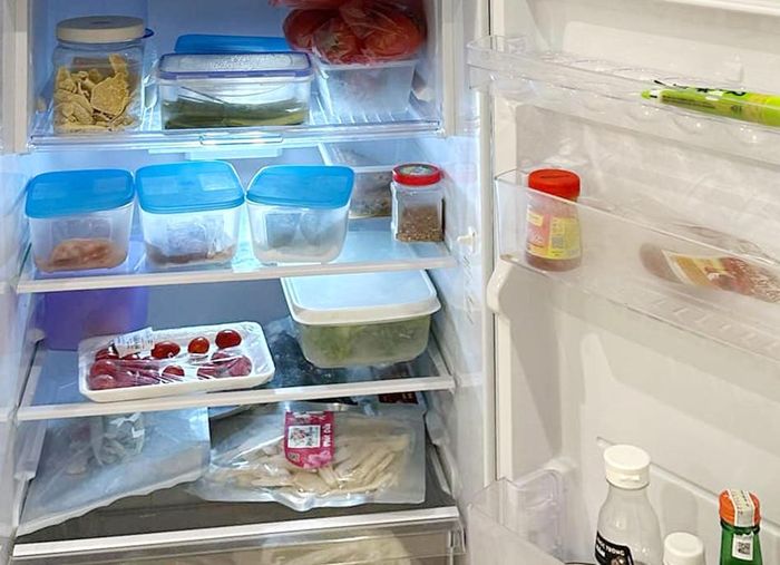 Bạn nên nhanh chóng ăn thực phẩm đã nấu chín để trong tủ lạnh, không để quá 3 ngày. Ảnh: Ban Mai