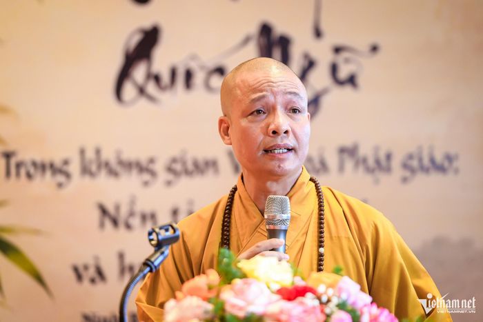 Thượng tọa Thích Minh Quang phát biểu.