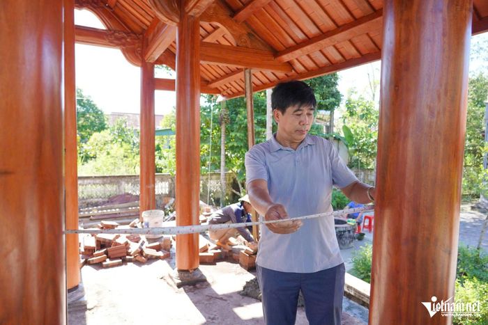 Ông Minh cho biết, việc tuyển chọn gỗ phù hợp rất khó trong nghề dựng nhà.