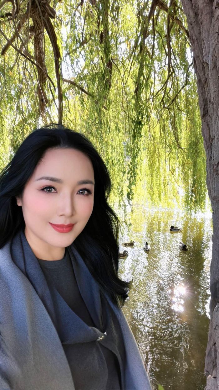 Hoa hậu Giáng My suy ngẫm về Phật pháp.