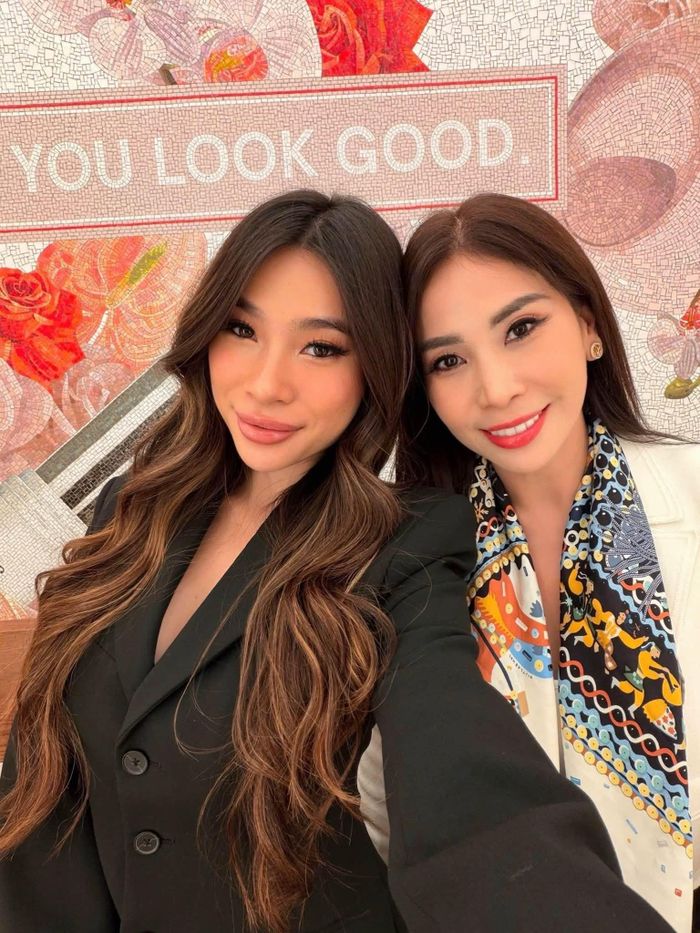 Diễn viên Lý Hương cùng con gái đón tuổi mới.