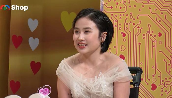 Xuân Thủy xúc động trước tình yêu của chồng. Ảnh cắt từ clip 