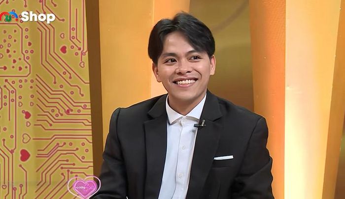 Khánh Trình sẵn sàng đồng hành cùng người thương vượt qua biến cố bệnh tật. Ảnh cắt từ clip 