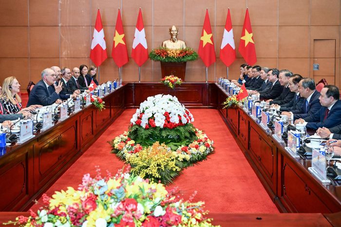 Hai nhà lãnh đạo tin tưởng chuyến thăm sẽ góp phần củng cố hơn nữa tình hữu nghị, tin cậy chính trị giữa hai nước và hiểu biết giữa nhân dân hai nước, tạo động lực mới đưa quan hệ Đối tác toàn diện Việt Nam - Thụy Sĩ phát triển