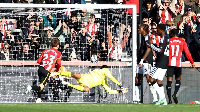 Phút 44, Lewis-Potter xâm nhập khu cấm địa mở tỷ số cho Brentford