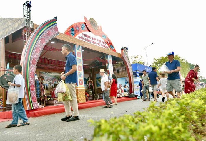 Kích thích tiêu dùng thông qua các hội chợ thương mại, liên hoan ẩm thực nhằm thúc đẩy tăng trưởng