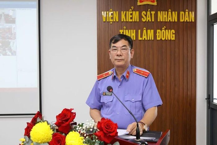  Đồng chí Nguyễn Đình Bắc - Phó vụ trưởng Vụ 12 VKSND tối cao trình bày chuyên đề tại Hội nghị.