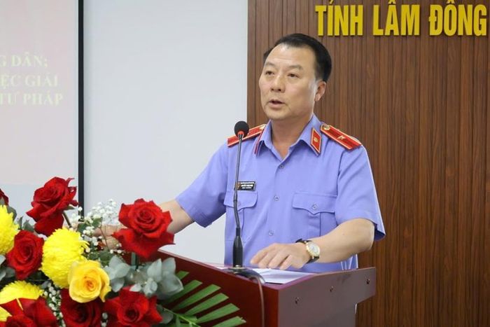  Đồng chí Nguyễn Thành Minh, Viện trưởng VKSND tỉnh Lâm Đồng phát biểu.