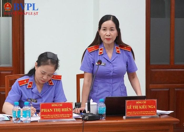  Đồng chí Lê Thị Kiều Nga, Kiểm sát viên cao cấp, Phó Vụ trưởng Vụ Công tố và kiểm sát điều tra án an ninh, Phó Trưởng đoàn kiểm tra, phát biểu tại buổi làm việc.