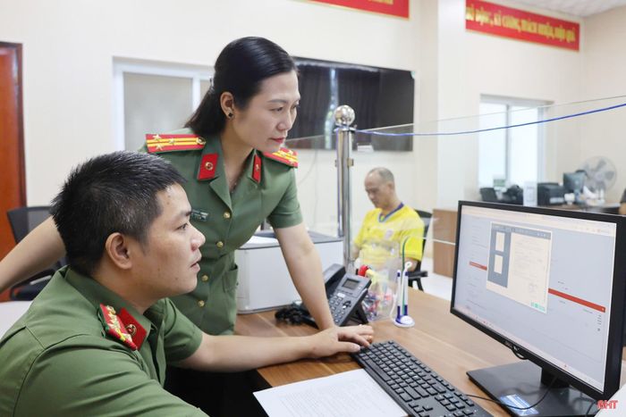 Phòng Hồ sơ nghiệp vụ (Công an tỉnh) triển khai chiến dịch cao điểm “180 ngày làm sạch, cập nhật dữ liệu lý lịch tư pháp (LLTP) và hiển thị thông tin LLTP trên ứng dụng VNeID” với phương châm “làm hết việc chứ không hết giờ”.