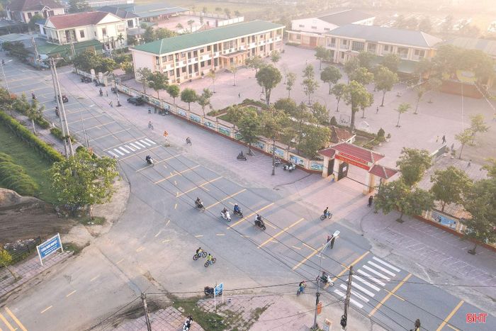 Trường Tiểu học Đan Hải – Phân hiệu 2, xã Đan Hải nằm trên trục đường tỉnh 547, còn gọi là đường ven biển có lưu lượng phương tiện qua lại rất lớn, tiềm ẩn nguy cơ tai nạn giao thông.
