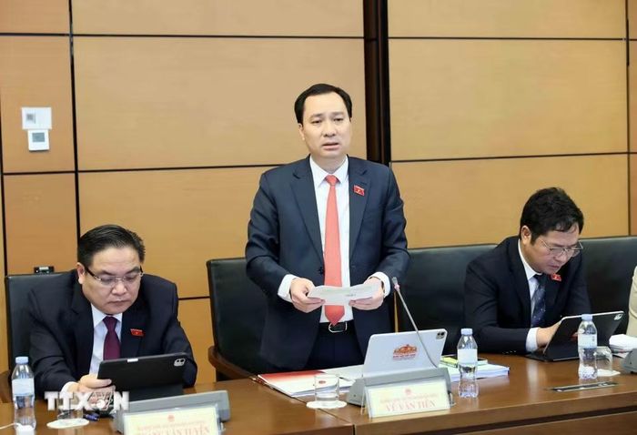 Đại biểu Quốc hội thành phố Hải Phòng Vũ Văn Tiến phát biểu. (Ảnh: An Đăng/TTXVN)
