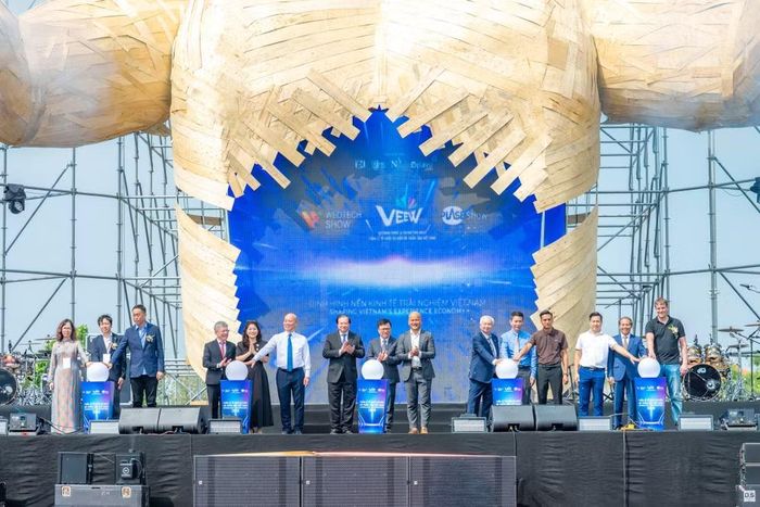Không gian triển lãm năm nay còn được mở rộng thông qua sự kết hợp với VEEW - Tuần lễ Sự kiện và Triển lãm Việt Nam do Le Bros chủ trì, cùng Wedtech Show do Delavu thực hiện. (Ảnh: Minh Sơn/Vietnam+)