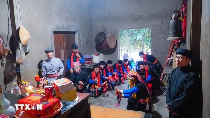 Hằng năm, vào tháng Chín âm lịch, chính quyền và nhân dân xã Đông Cuông, tỉnh Lào Cai rộn ràng tổ chức Lễ hội Cơm mới đền Đông Cuông. (Ảnh: TTXVN phát)