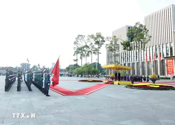 Lễ đón trọng thể Tổng thống Thụy Sĩ Guy Parmelin và Phu nhân Caroline Parmelin thăm chính thức Việt Nam. (Ảnh: Thống Nhất/TTXVN)