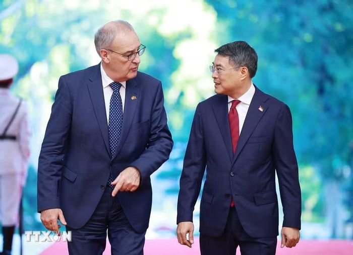 Thủ tướng Lê Minh Hưng hội kiến Tổng thống Liên bang Thụy Sĩ Guy Parmelin. (Ảnh: Dương Giang/TTXVN)