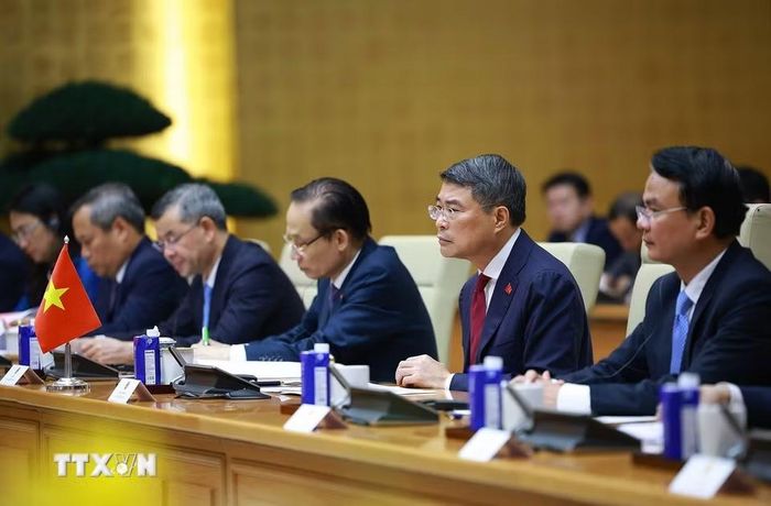 Thủ tướng Lê Minh Hưng phát biểu tại cuộc hội kiến Tổng thống Liên bang Thụy Sĩ Guy Parmelin. (Ảnh: Dương Giang/TTXVN)