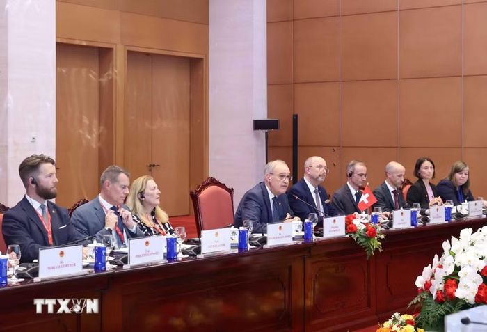 Tổng thống Guy Parmelin và thành viên đoàn cấp cao Thụy Sĩ tại cuộc hội đàm với Tổng Bí thư, Chủ tịch nước Tô Lâm. (Ảnh: Thống Nhất/TTXVN)