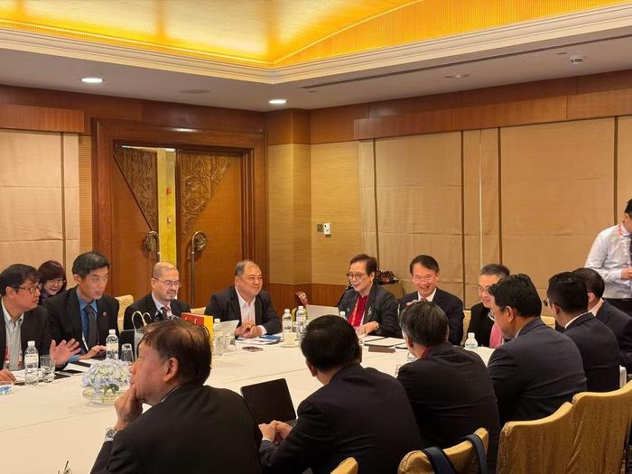 Giáo sư Phạm Mạnh Hùng chủ trì phiên họp Hội đồng Liên đoàn Tim mạch Đông Nam Á (AFC Council Meeting). (Ảnh: PV/Vietnam+)