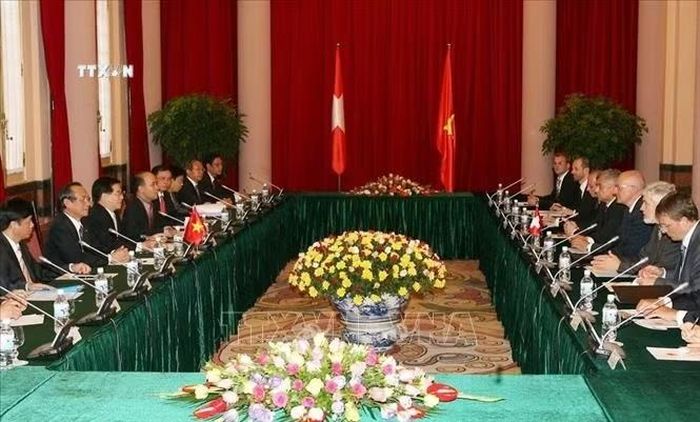 Chủ tịch nước Nguyễn Minh Triết hội đàm với Tổng thống Liên bang Thuỵ Sĩ Pascal Couchepin thăm chính thức Việt Nam (4/8/2008). Ảnh: Nguyễn Khang/TTXVN
