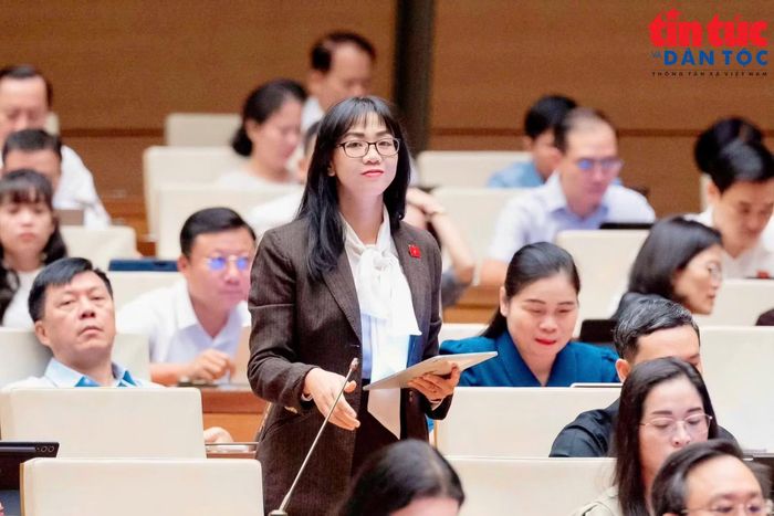 Đại biểu Trịnh Thị Tú Anh, Đoàn ĐBHQ tỉnh Lâm Đồng.