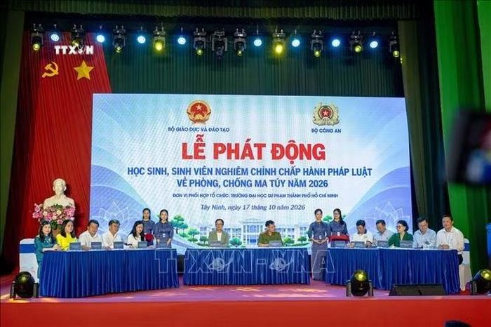 Bộ Giáo dục và Đào tạo phối hợp với Bộ Công an tổ chức Lễ phát động học sinh, sinh viên nghiêm chỉnh chấp hành pháp luật về phòng, chống ma túy năm 2026 tại Phân hiệu Trường Đại học Sư phạm Thành phố Hồ Chí Minh ở Tây Ninh. Ảnh: TTXVN phát
