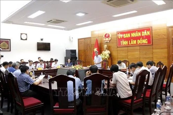 UBND tỉnh Lâm Đồng làm việc với các đơn vị liên quan về phương án chuẩn bị di dời người dân để xây dựng kè sông Cà Ty (phường Phan Thiết).