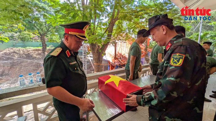 Các đơn vị đang tích cực tìm kiếm hài cốt liệt sĩ tại Công viên Lê Thị Riêng.