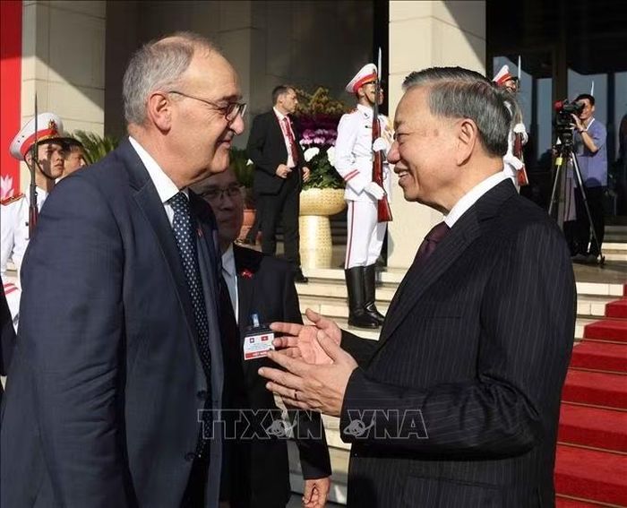 Tổng Bí thư, Chủ tịch nước Tô Lâm và Tổng thống Liên bang Thụy Sĩ Guy Parmelin. Ảnh: Thống Nhất/TTXVN