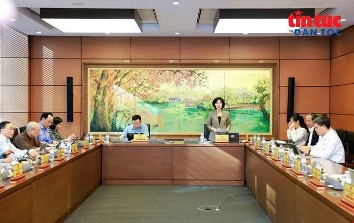 Đoàn đại biểu Quốc hội TP Hà Nội thảo luận tại tổ.