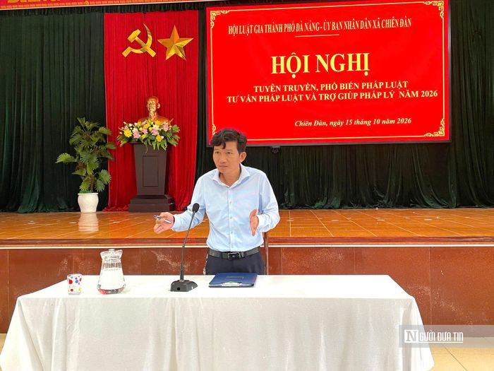 Ông Cao Văn Trí, Phó Chủ tịch Hội Luật gia thành phố Đà Nẵng, tham dự buổi tuyên truyền, phổ biến pháp luật cho người dân tại cơ sở.Cho đến nay, cuộc hội thoại này có hữu ích với bạn không?