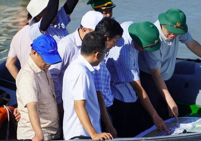 Hai phó Chủ tịch UBND tỉnh Lâm Đồng Nguyễn Minh và Võ Ngọc Hiệp đã trực tiếp khảo sát thực địa dự án kè sông Cà Ty, đoạn từ cầu Dục Thanh đến đường Ung Văn Khiêm, tại phường Phan Thiết.